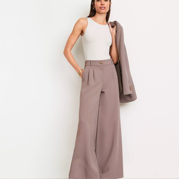 LOFT Versa 360 Knit Tank Bodysuit White Clay Cream Sleeveless Basics Size M - Picture 8 of 9